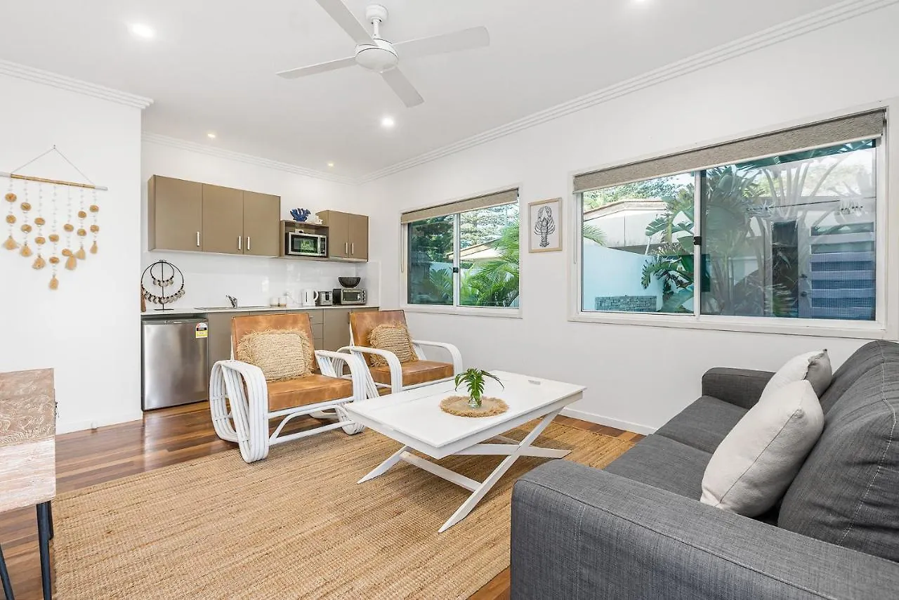 Azur Byron Bay Otel Konukevi