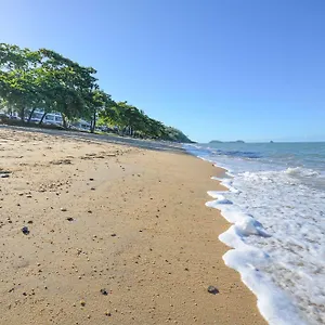 **** Aparthotel Beachfront On Trinity Australien