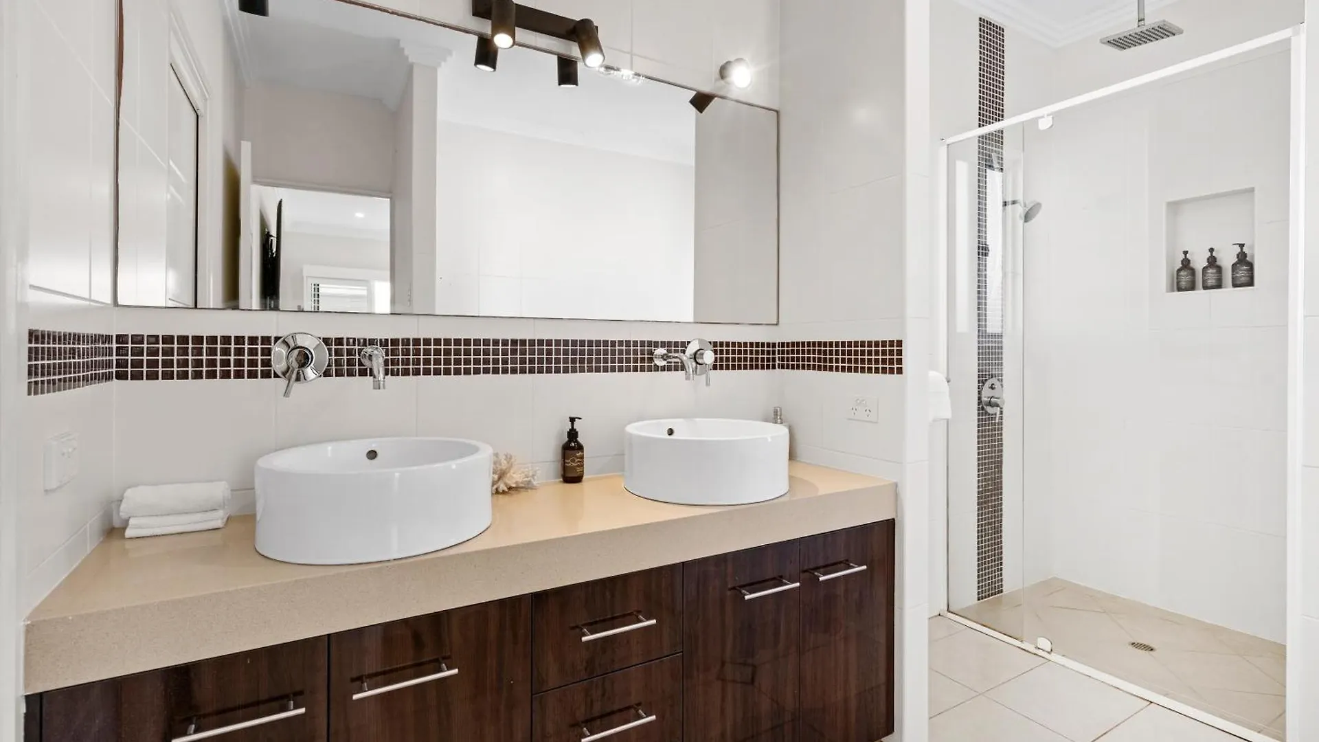 Azur Byron Bay Hotel Guest house