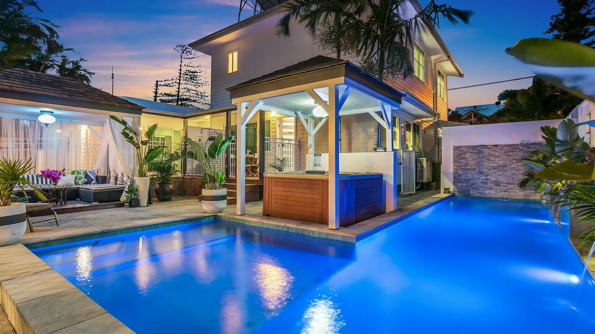 Azur Byron Bay Hotel